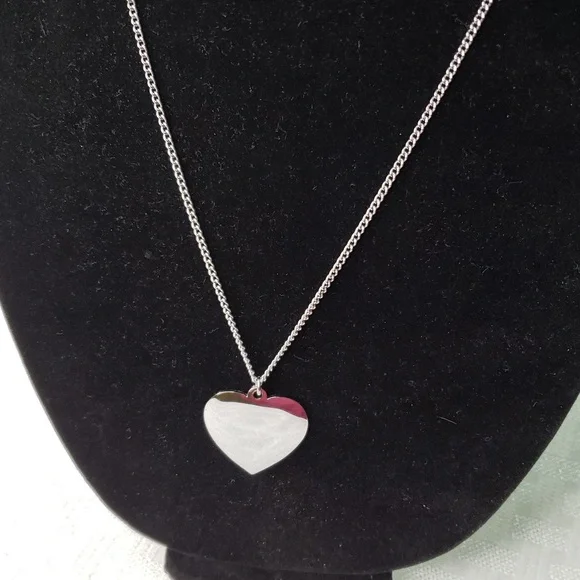 Vintage Solid flat Shiny Metal Heart Necklace - Picture 6 of 6